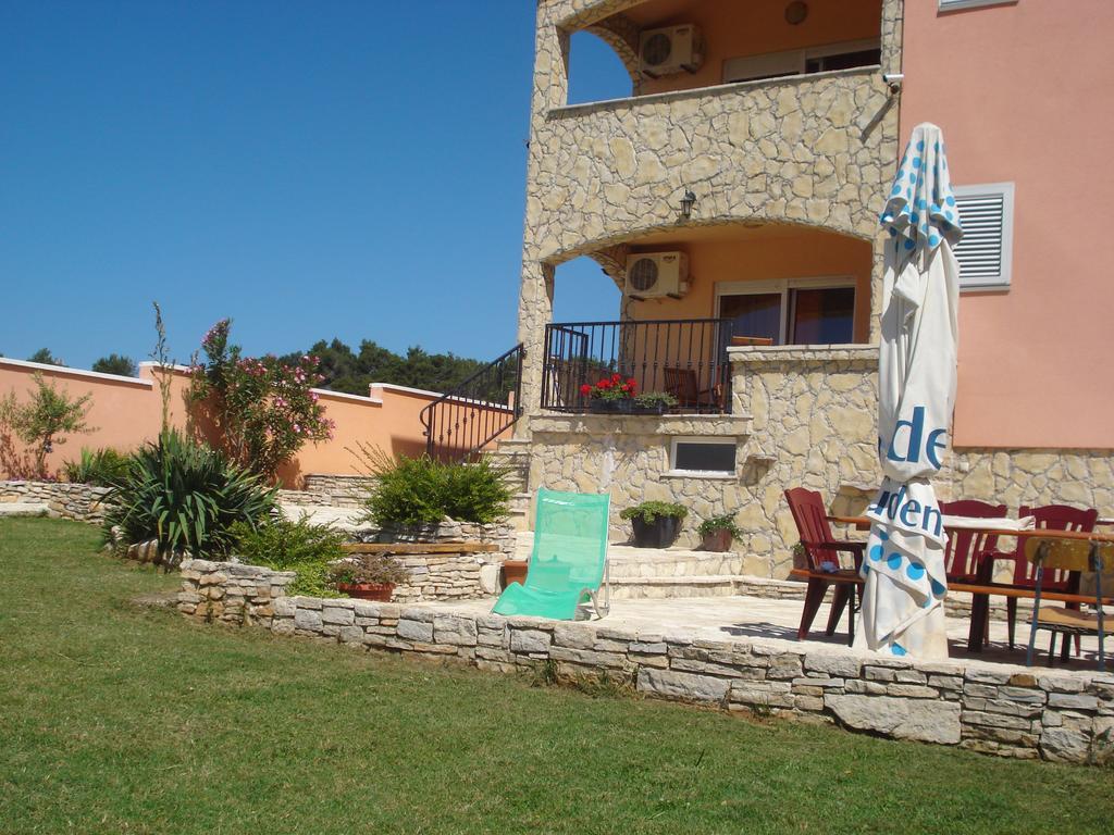 Apartments Villa Orange Medulin Extérieur photo