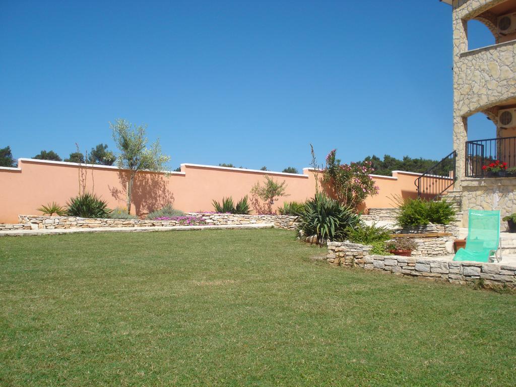 Apartments Villa Orange Medulin Extérieur photo